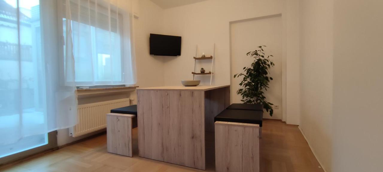 Schoene Und Optimal Gelegene Wohnung Weisskirchen Exteriér fotografie